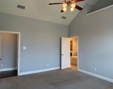 2417 Kingsgate Drive - Photo Thumbnail 12