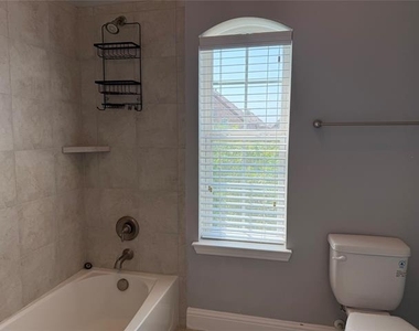2417 Kingsgate Drive - Photo Thumbnail 29