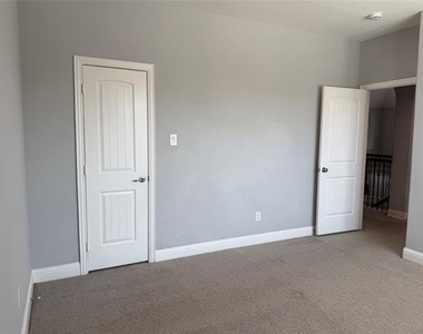 2417 Kingsgate Drive - Photo Thumbnail 33
