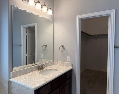 2417 Kingsgate Drive - Photo Thumbnail 15