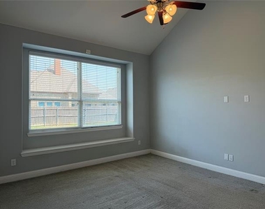 2417 Kingsgate Drive - Photo Thumbnail 13