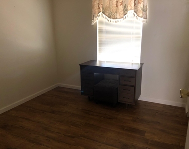 3721 N Florence Boulevard - Photo Thumbnail 5