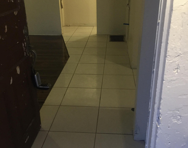 729 S 11th Street - Photo Thumbnail 8