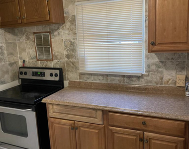 729 S 11th Street - Photo Thumbnail 27