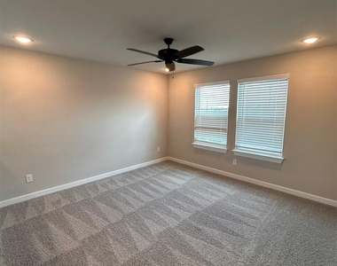 6644 Babylon Boulevard - Photo Thumbnail 2
