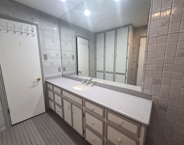 9334 Hunters Creek Drive - Photo Thumbnail 30