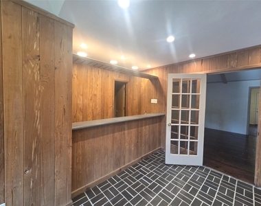 9334 Hunters Creek Drive - Photo Thumbnail 17