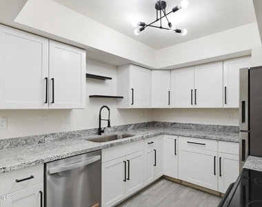 4444 E Paraside Village Parkway - Photo Thumbnail 8