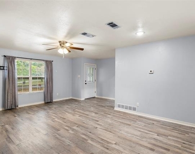 521 Hilltop Drive - Photo Thumbnail 4