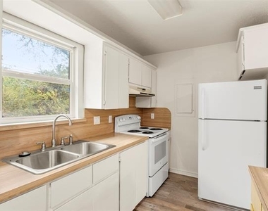 521 Hilltop Drive - Photo Thumbnail 10
