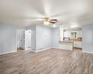 521 Hilltop Drive - Photo Thumbnail 2