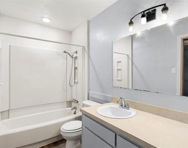 521 Hilltop Drive - Photo Thumbnail 12