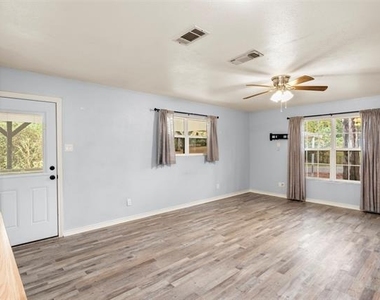 521 Hilltop Drive - Photo Thumbnail 5