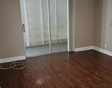 300 Village Green Circle S - Photo Thumbnail 8