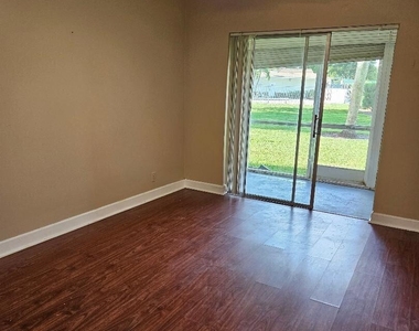 300 Village Green Circle S - Photo Thumbnail 6