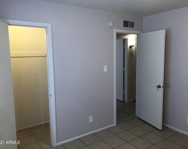 1138 W Dragoon Circle - Photo Thumbnail 5