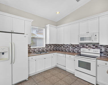 5614 Sunberry Circle - Photo Thumbnail 10