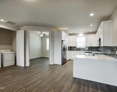 4506 N 10th Street - Photo Thumbnail 4