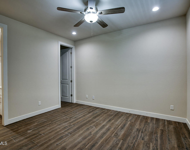 4506 N 10th Street - Photo Thumbnail 2