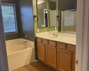 3424 E Vernon Street - Photo Thumbnail 16