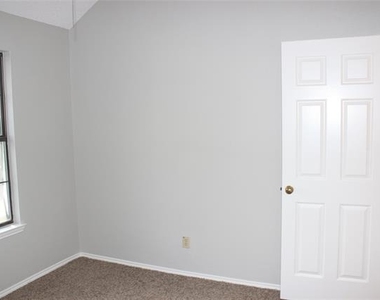 285 Alex Drive - Photo Thumbnail 16