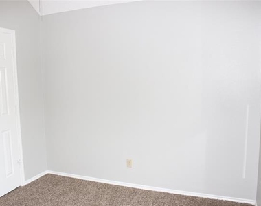 285 Alex Drive - Photo Thumbnail 14