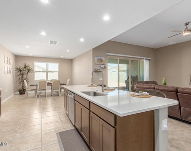 30916 W Verde Lane - Photo Thumbnail 10