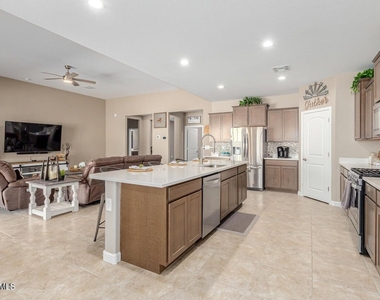 30916 W Verde Lane - Photo Thumbnail 9