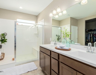 30916 W Verde Lane - Photo Thumbnail 14