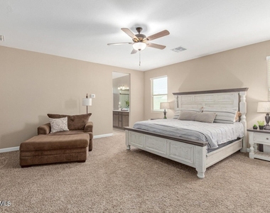 30916 W Verde Lane - Photo Thumbnail 13