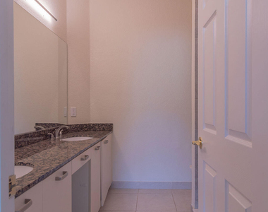 44 Se Sedona Circle - Photo Thumbnail 10