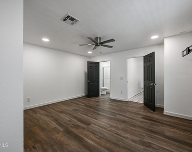 5833 W John Cabot Road - Photo Thumbnail 19