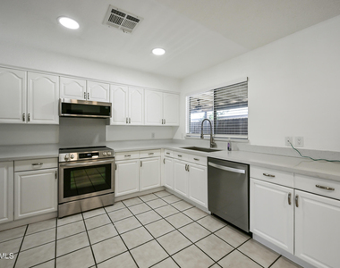 5833 W John Cabot Road - Photo Thumbnail 7
