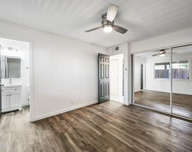 5833 W John Cabot Road - Photo Thumbnail 23