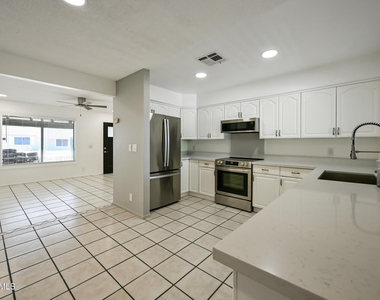 5833 W John Cabot Road - Photo Thumbnail 8