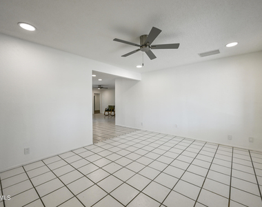 5833 W John Cabot Road - Photo Thumbnail 3