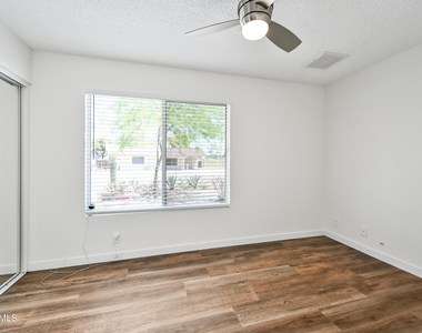 5833 W John Cabot Road - Photo Thumbnail 25