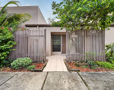 921 Nw 122nd Terrace - Photo Thumbnail 40