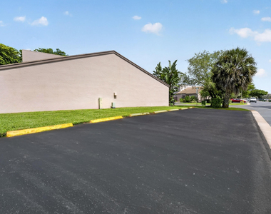 921 Nw 122nd Terrace - Photo Thumbnail 44