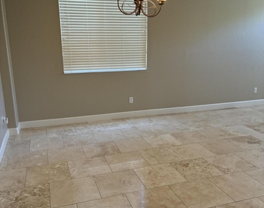 2913 E Tulsa Street - Photo Thumbnail 2