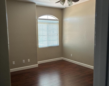 2913 E Tulsa Street - Photo Thumbnail 15