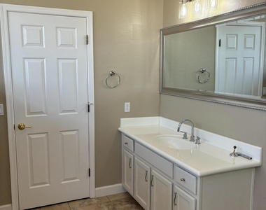 2913 E Tulsa Street - Photo Thumbnail 13
