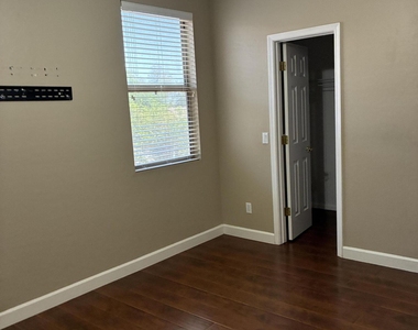 2913 E Tulsa Street - Photo Thumbnail 6