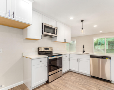 518 N Pepperwood Court - Photo Thumbnail 9