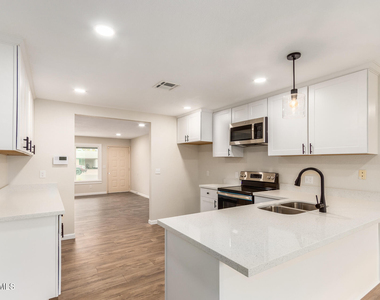 518 N Pepperwood Court - Photo Thumbnail 8