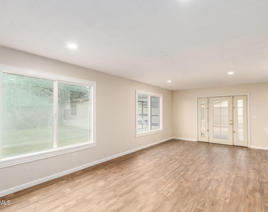 518 N Pepperwood Court - Photo Thumbnail 7