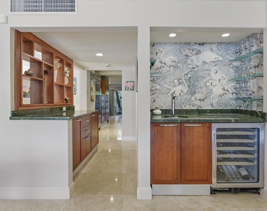 1172 Hillsboro Mile - Photo Thumbnail 20