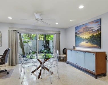 1172 Hillsboro Mile - Photo Thumbnail 15