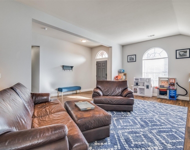 4916 Auburn Drive - Photo Thumbnail 6