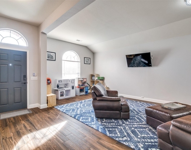 4916 Auburn Drive - Photo Thumbnail 4